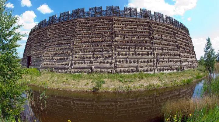 Auf der Slawenburg Raddusch heißt es zum ersten Mal „O’zapft is!“