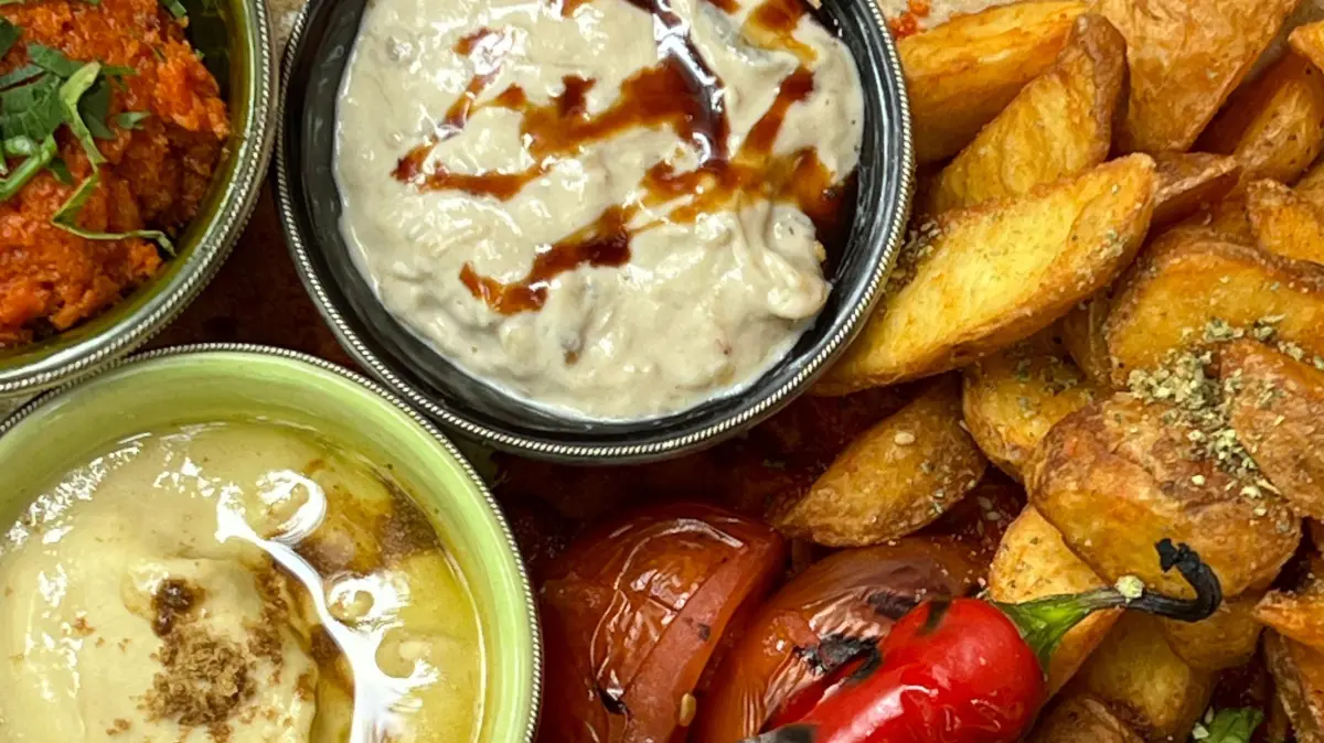 Besonders für den guten Hummus ist das israelisch-palästinensische Restaurant "Kanaan" in Berlin bekannt.