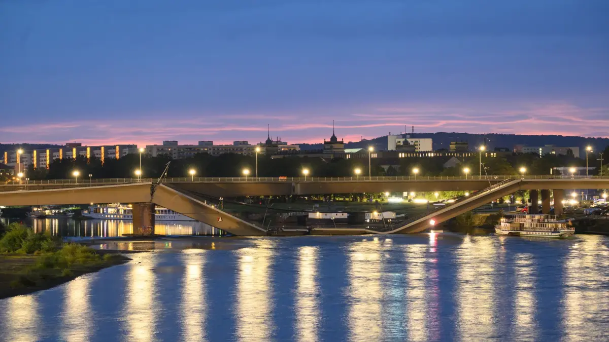 Teile der Carolabrücke in Dresden eingestürzt