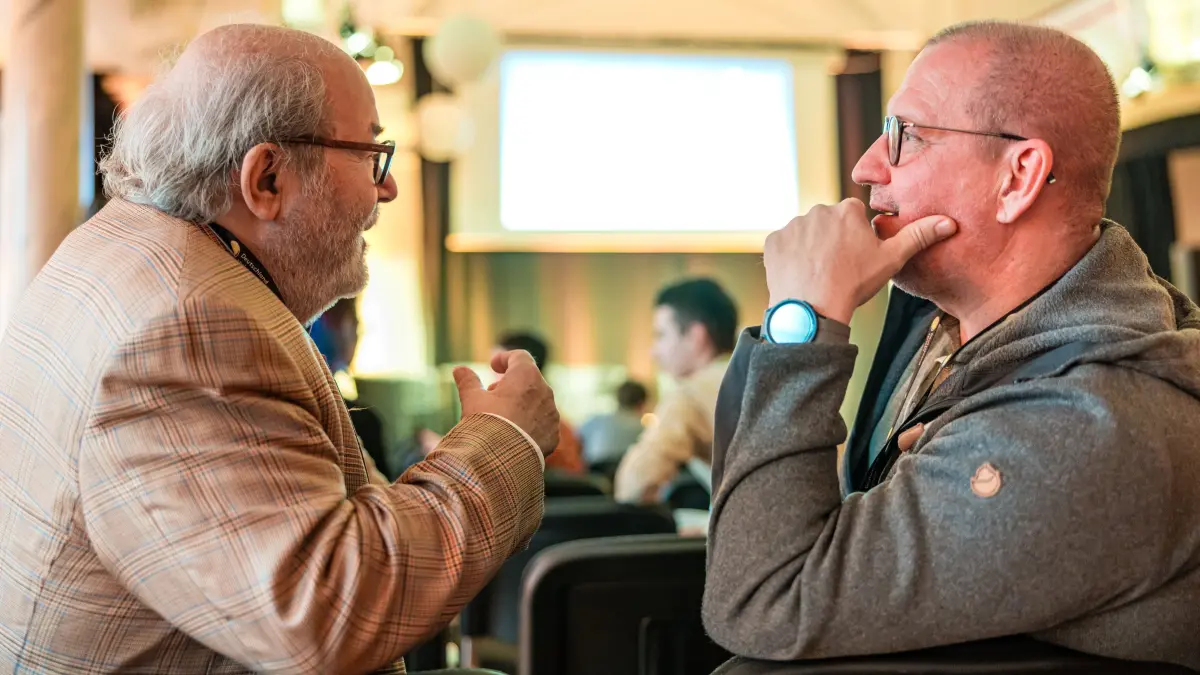 Deutschland spricht: Ulrich Schotte (l) aus Darchau und Christian Mayer aus Pirna diskutieren bei der Gesprächsrunde «Deutschland spricht». Ihre Streitthemen sind der Ukraine-Krieg und das Ost-West-Verhältnis in Deutschland.