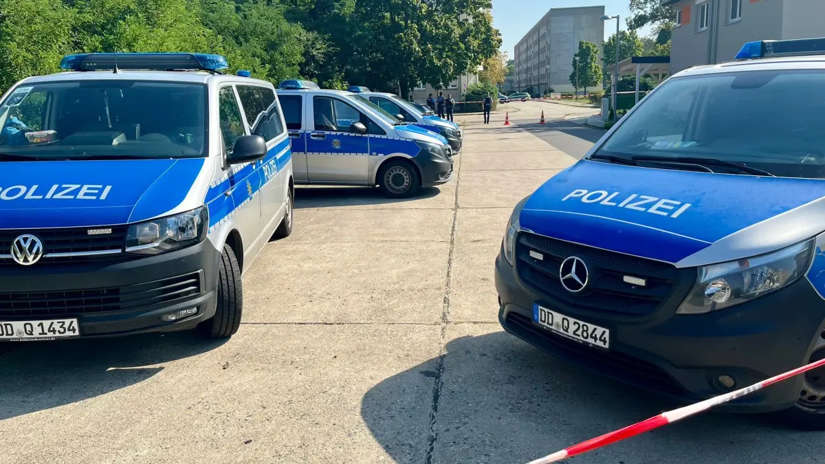 Polizei in Hoyerswerda: Der Bereich des Wohngebiets, in dem die Schüsse fielen, wurde großräumig abgeriegelt.