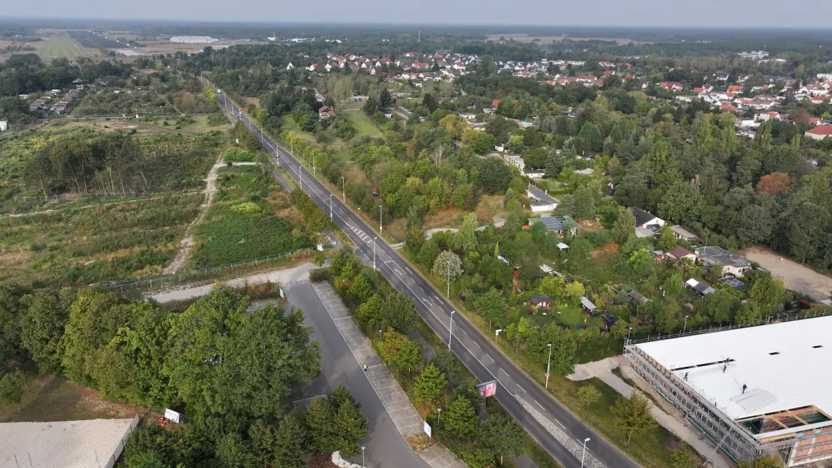 Luft Wohnquartier Stadtfeld Nordring : Luftaufnahme vom 24. September 2024
Neues Wohnquartier Stadtfeld, das vom neuen Lidl-Markt bis hin zum Tip-Gelände entlang des Nordrings reichen soll - dort wo heute noch vorwiegend Garagen und Kleingärten stehen.
