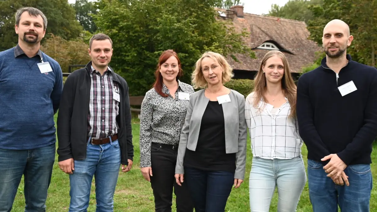 Sie bilden das Team Lausitz beim Kompetenzzentrum Nachhaltige Landwirtschaft für das Lausitzer Revier in Sachsen: Benno Waurich, Benno Buck, Maria Vorholz, Katrin Großer, Julia Stuhlberg und Pascal Pietrasch (von links).