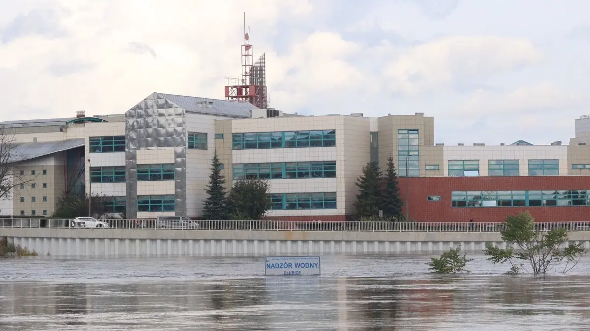 Das Hochwasser an der Oder trifft auch Slubice. Die Nachbarstadt von Frankfurt (Oder) sieht sich als gut gerüstet für das nahende Erreichen des Hochwasserscheitels.
