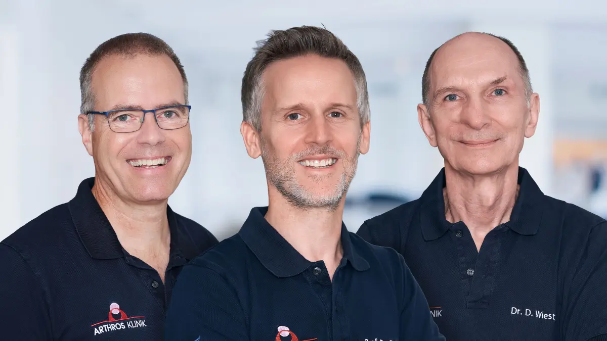 Dr. Huhn, Prof. Röderer und Dr. Wiest von der Arthros-Klinik