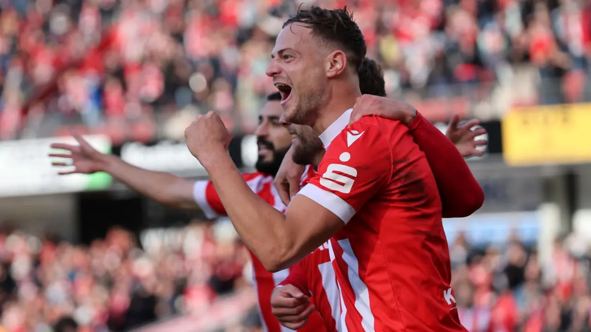 Fussball 3. Liga 2024/2025 FC Energie Cottbus - 1. FC Saarbrücken: 7 Timmy Thiele (Energie Cottbus, r.) bejubelt seinen zweiten Treffer