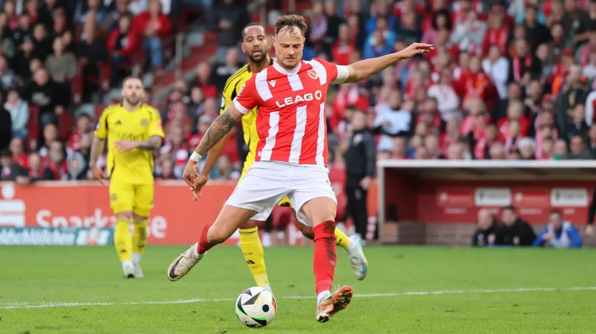 Fussball 3. Liga 2024/2025 FC Energie Cottbus - 1. FC Saarbrücken: 7 Timmy Thiele (Energie Cottbus) erziehlt seim viertes Tor imSpiel