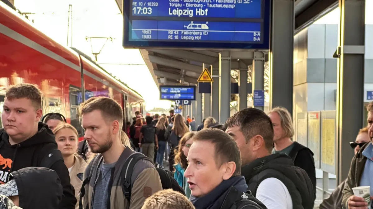 Hauptbahnhof RE10 Leipzig : Hauptbahnhof Cottbus
Regionalexpress RE 10 Cottbus-Leipzig über Calau, Doberlug-Kirchhain, Falkenberg, Torgau, Eilenburg, Taucha (Leipzig)