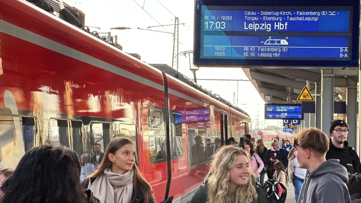 Hauptbahnhof RE10 Leipzig : Hauptbahnhof Cottbus
Regionalexpress RE 10 Cottbus-Leipzig über Calau, Doberlug-Kirchhain, Falkenberg, Torgau, Eilenburg, Taucha (Leipzig)