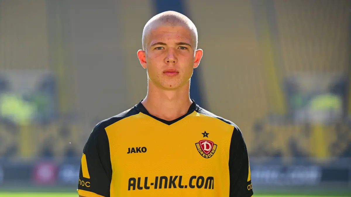 Dmytro Bohdanov, Kopf, Kopffoto, Portr?t, Portr?tfoto, Portr?t, Fototermin, Fotoshooting, SG Dynamo Dresden, Fu?ball, Fu: Dmytro Bohdanov, Kopf, Kopffoto, Portr?t, Portr?tfoto, Portr?t, Fototermin, Fotoshooting, SG Dynamo Dresden, Fu?ball, Fussball, 3. Liga, Saison 2024/2025, Rudolf-Harbig-Stadion Dresden, 18.09.2024, *** Dmytro Bohdanov, head, headshot, portrait, portrait photo, portrait, photo session, photo shoot, SG Dynamo Dresden, soccer, football, 3 Liga, season 2024 2025, Rudolf Harbig Stadium Dresden, 18 09 2024,