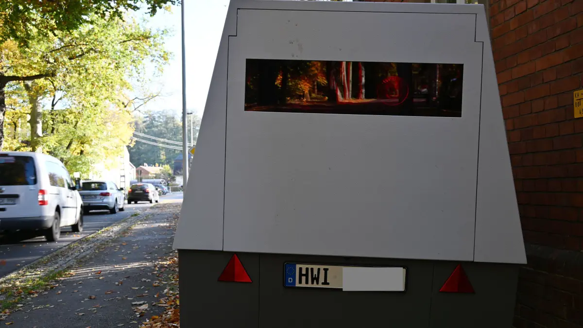 Blitzer Branitz Kiekebusch : In Branitz und Kiekebusch tehen entlang der Hauptstraße, die als Umleitungsstrecke für die Baustelle auf der Ortsumfahrung genutzt wird, stehen zwei Blitzer.