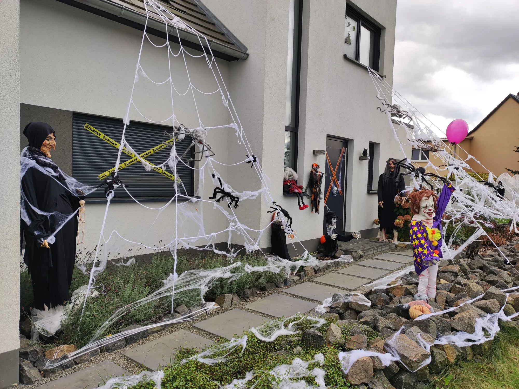 Halloween 2024 in Finsterwalde Ganzes Haus gruselig geschmückt Spaß