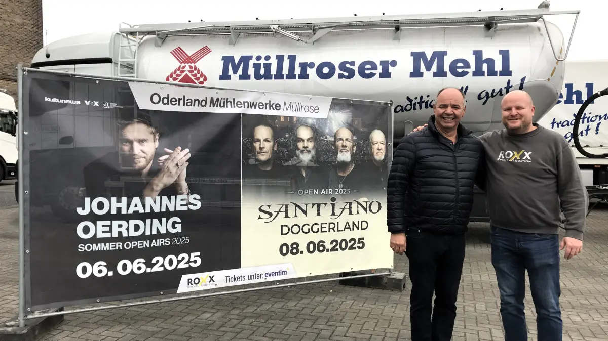 Müllrose. Oderland-Mühlenwerke. Geschäftsführer Thomas Ludwig (l) und Thomas Alisch, Geschäftsführer des Konzertveranstalters Roxx Event Location, werben für die Konzerte von Johannes Oerding und Santiano zu Pfingsten 2025. Foto vom 30.10.2024. Foto: Frank Groneberg