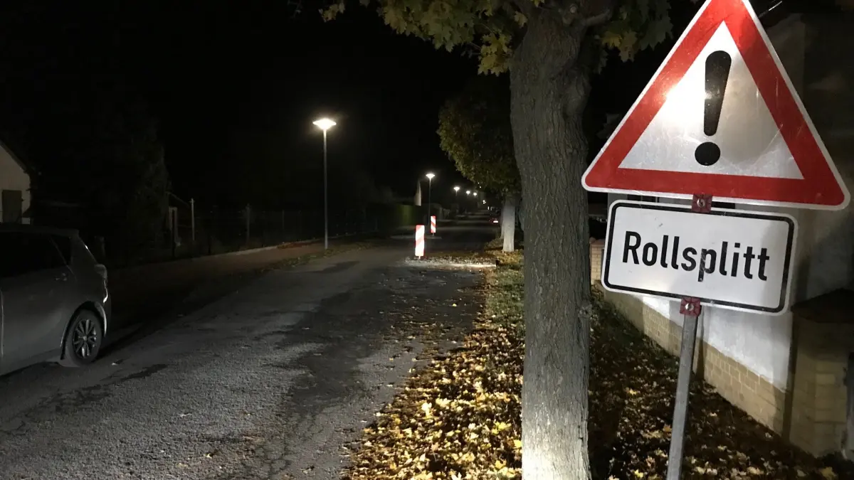 In der Schwarzheider Ernst-Thälmann-Straße wurden Reparaturarbeiten ausgeführt. Diese haben unerwünschte Nebenwirkungen ausgelöst.