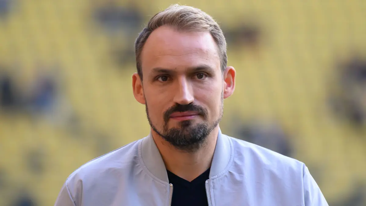 Toni Wachsmuth: ARCHIV - 24.09.2023, Sachsen, Dresden: Fußball: 3. Liga, SG Dynamo Dresden - FC Erzgebirge Aue, 7. Spieltag, Rudolf-Harbig-Stadion. Toni Wachsmuth, MDR Experte, kommt in das Stadion. Wachsmuth wird im Sommer Sportgeschäftsführer bei Lok Leipzig. (zu dpa: «Lok-Spieler finanzieren Leipziger Trainingslager mit») Foto: Robert Michael/dpa +++ dpa-Bildfunk +++