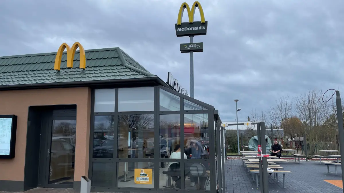 Der McDonald`s in Massen bei Finsterwalde in neuem Design.