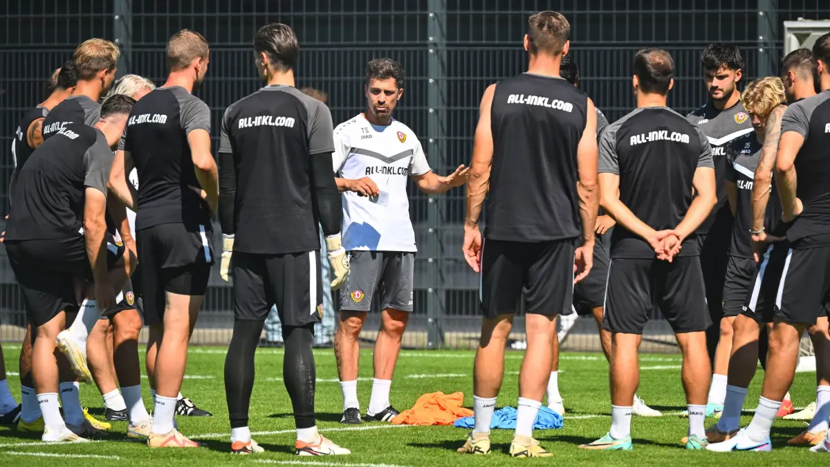 Trainer Thomas Stamm reist mit der Mannschaft von Dynamo Dresden ins Trainingslager in die Türkei. Im türkischen Lara unweit des Flughafens Antalya wird im Januar 2025 trainiert.