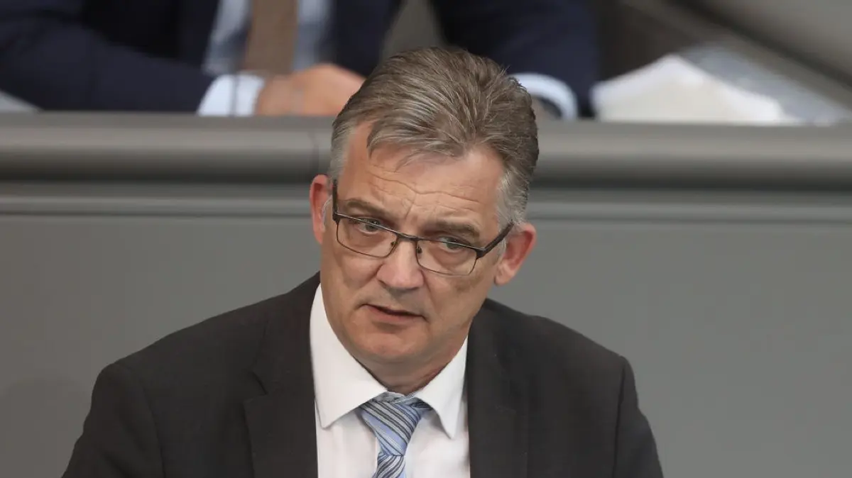 Bundestag: ARCHIV - 08.06.2018, Berlin: 08.06.2018, Berlin: Der Abgeordnete Uwe Feiler (CDU) spricht zum Tagesordnungspunkt "Sparsamkeit bei dem mehrjährigen EU-Finanzrahmen" im Bundestag. (zu dpa: «CDU Brandenburg geht mit Spitzenkandidat Feiler ins Rennen») Foto: Jörg Carstensen/dpa +++ dpa-Bildfunk +++