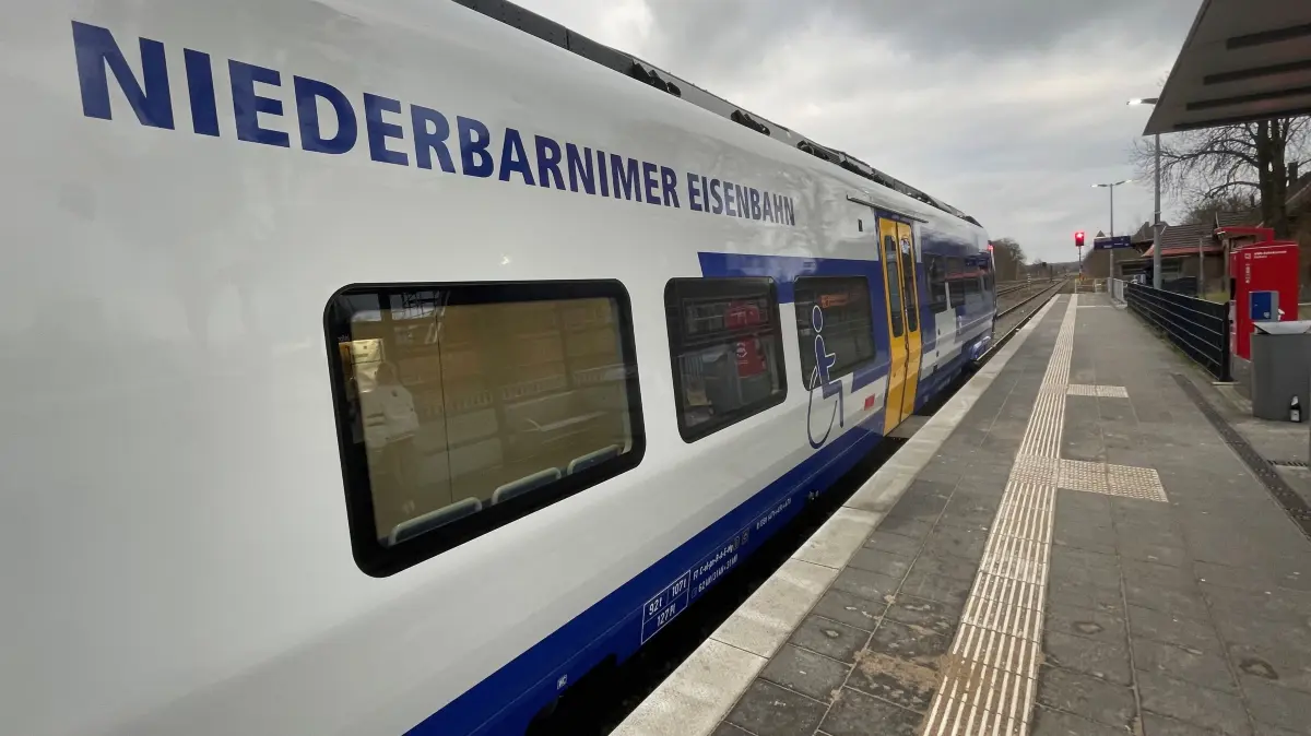 Die RB25 der Niederbarnimer Eisenbahn verkehrt zurzeit nur zwischen Werneuchen und Berlin-Lichtenberg, aber nicht bis zum Bahnhof Ostkreuz. Geplant war das nicht.
