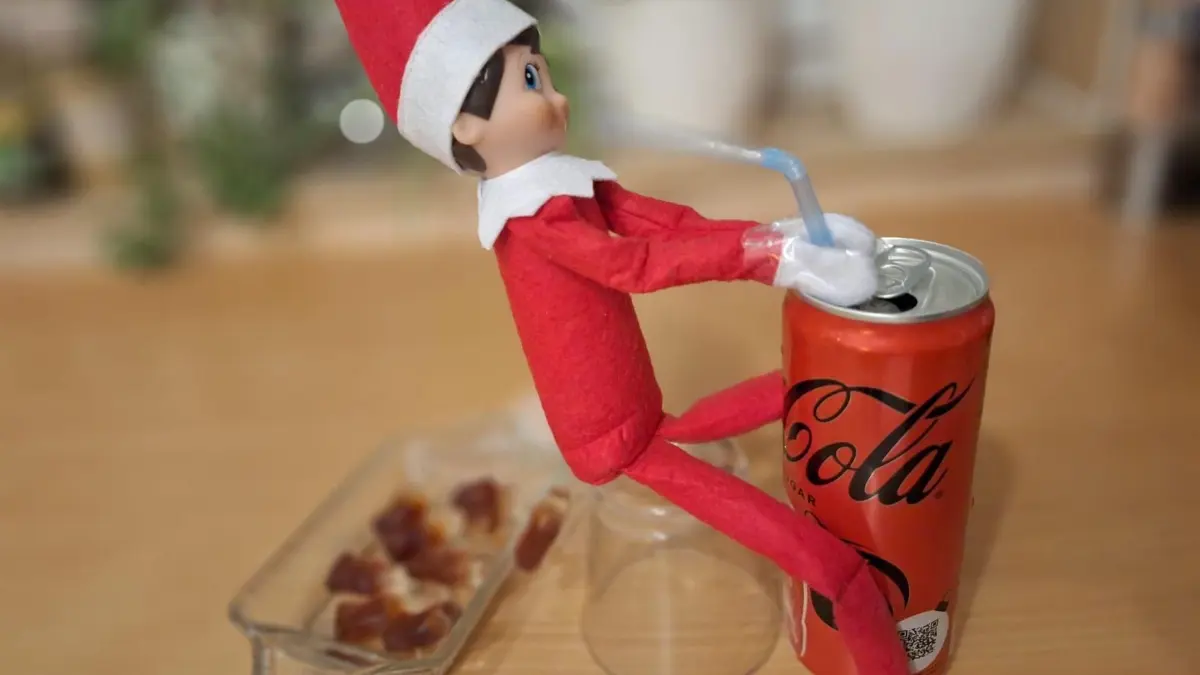 Der Elf on the Shelf von Franziska Lindner aus Schulzendorf heckt in der Zeit vom 1. bis zum 24. Dezember täglich neue Streiche aus.