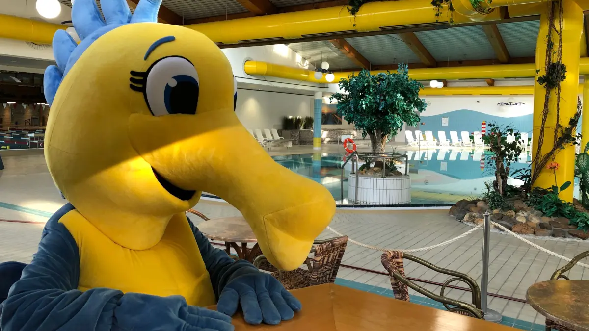 Beliebtes Maskottchen im Inselbad Eisenhüttenstadt: Das Seepferdchen namens Hugo freut sich schon auf alle Besucher im Jahr 2025.