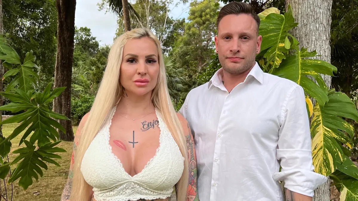 Caro und Rene wollen bei Stranger Sins ihre Beziehung auf eine neue Ebene bringen
