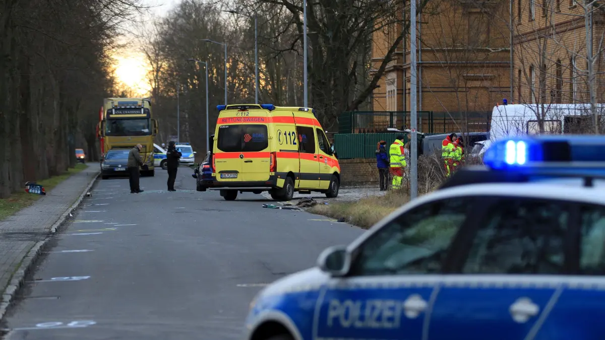 Verfolgungsjagd: Foto: Mirko Sattler; Verfolgungsjagd s?chsicher polizisten in Lauchhammer ( OSL) sowie Unfall mit Todesfolge
Hier: tatort Bockwitzer Strasse in Lauchhammer-West