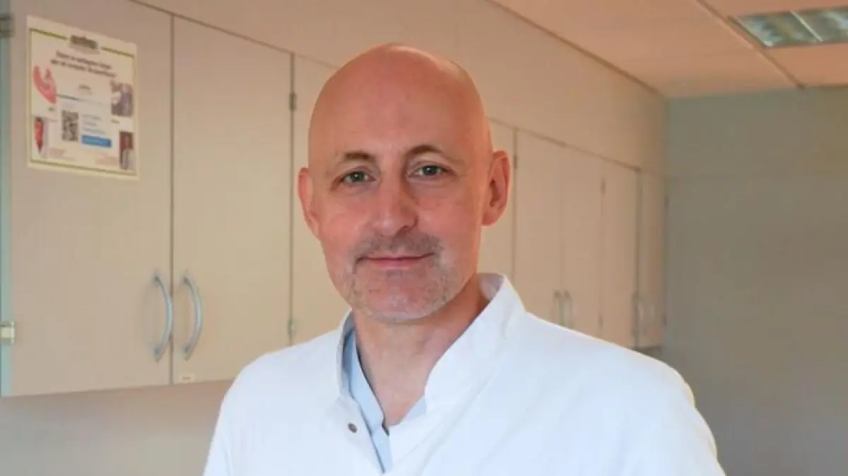 Prof. Dr. med. Alexander Wutzler, M.A.
Chefarzt Medizinische Klinik II Kardiologie