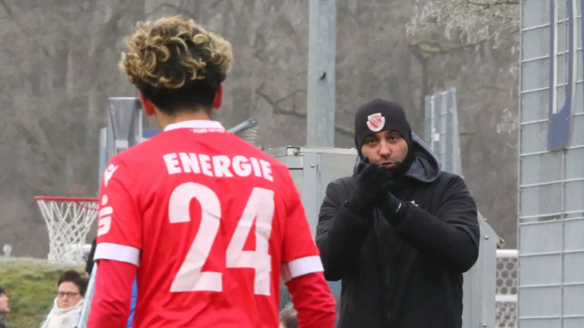 Fußball, A-Junioren FC Energie Cottbus (Bundesliga) beim Testspiel gegen MSV Neuruppin 3:2-Sieg mit Trainer Alain Karim, am 18. Januar 2025 mit Jad Fadl