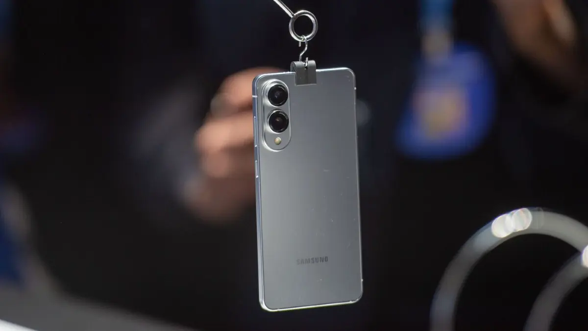 Vorstellung Samsung Galaxy S25: 22.01.2025, USA, San Jose: Samsung gibt bei der Vorstellung der Smartphone-Reihe Galaxy S25 auch einen Ausblick auf das dünnere Modell Edge. Es soll bis Mitte des Jahres auf den Markt kommen. Foto: Andrej Sokolow/dpa +++ dpa-Bildfunk +++