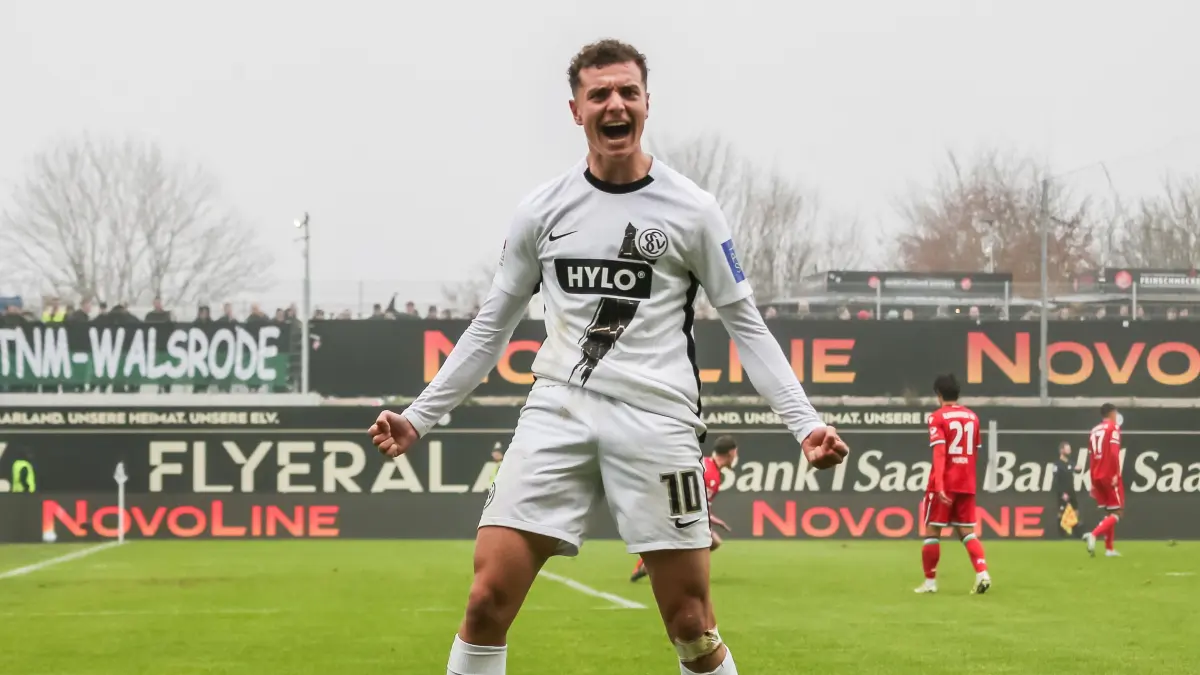 Fisnik Asllani (SV 07 Elversberg) bejubelt den Treffer zum 2:0, SV Elversberg vs Hannover 96, Fussball, 2. Bundesliga, 12. Spieltag, Saison 2024/2025, 10.11.2024
Foto: Eibner-Pressefoto/Alexander Neis
DFB regulations prohibit any use of photographs as image sequences and/or quasi-video.