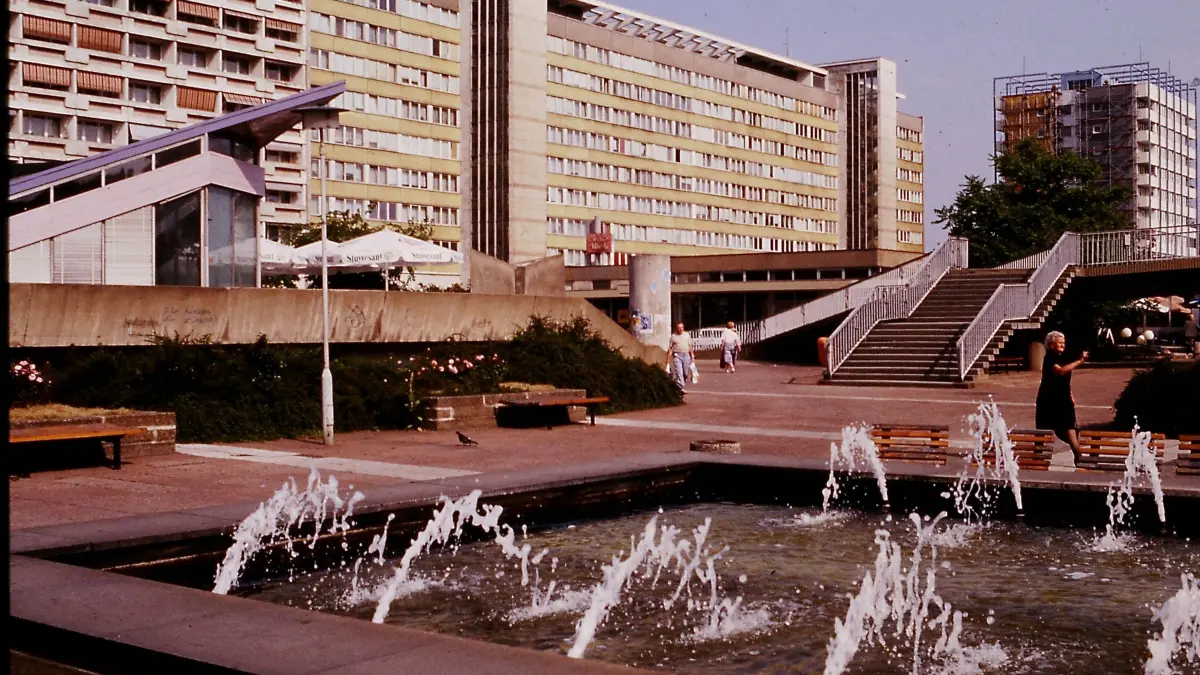Historisch Stadtpromenade Brunnen: Historische Aufnahme
um 1990
Stadtpromenade Brunnen