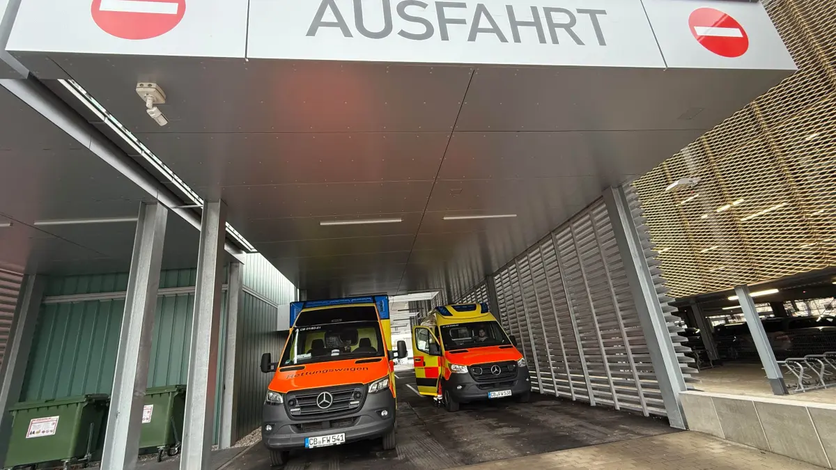 MUL CT CTK Notaufnahme: Medizinische Universität Lausitz Carl Thiem, MUL CT, CTK
Ausfahrt Rettungsfahrzeuge Zentrale Notaufnahme