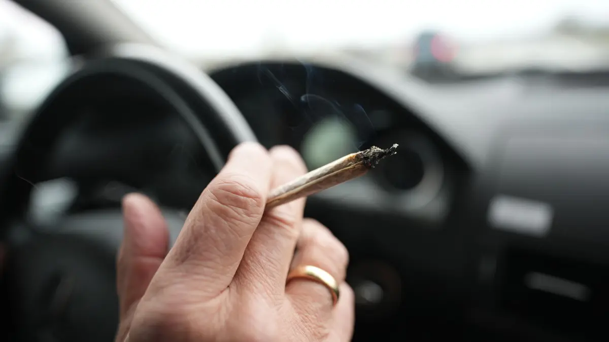 Cannabis rauchen ist in begrenzten Mengen legal seit 2024. Das hat sich bei der Anzahl von Verkehrsunfällen bemerkbar gemacht.