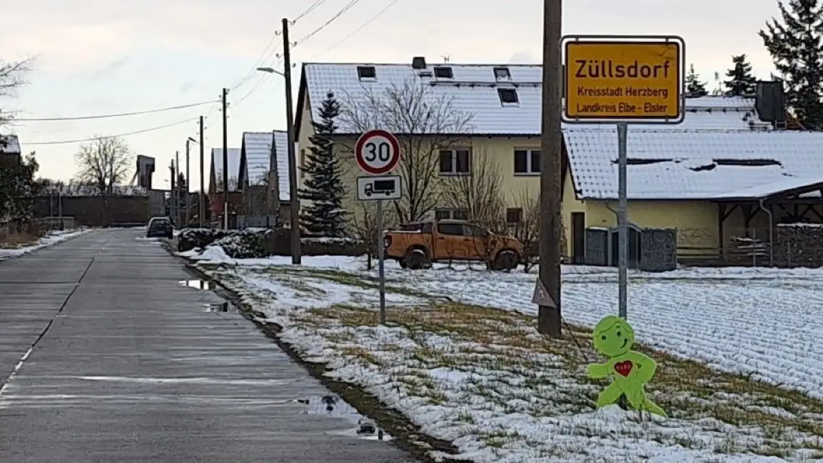Die Winteruhe in Züllsdorf täuscht. Wenige hundert Meter entfernt