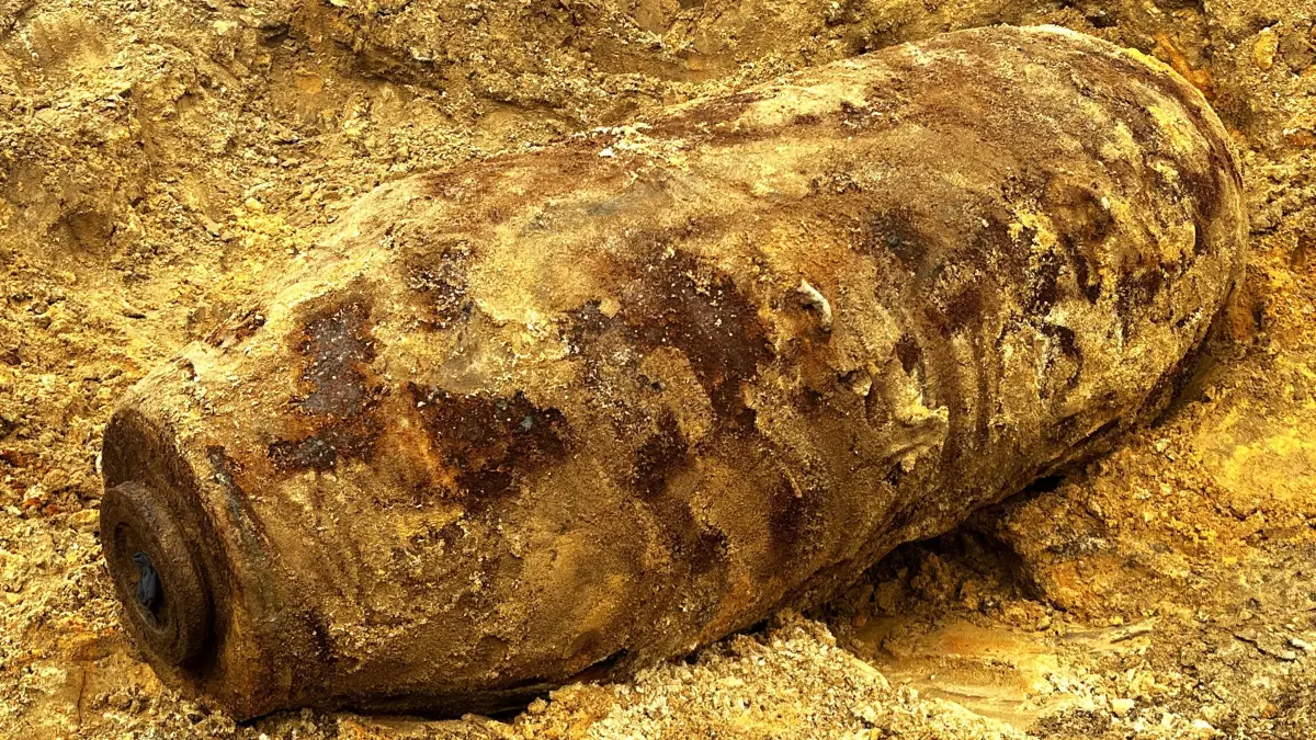 Die im Erdreich entdeckte Weltkriegsbombe.