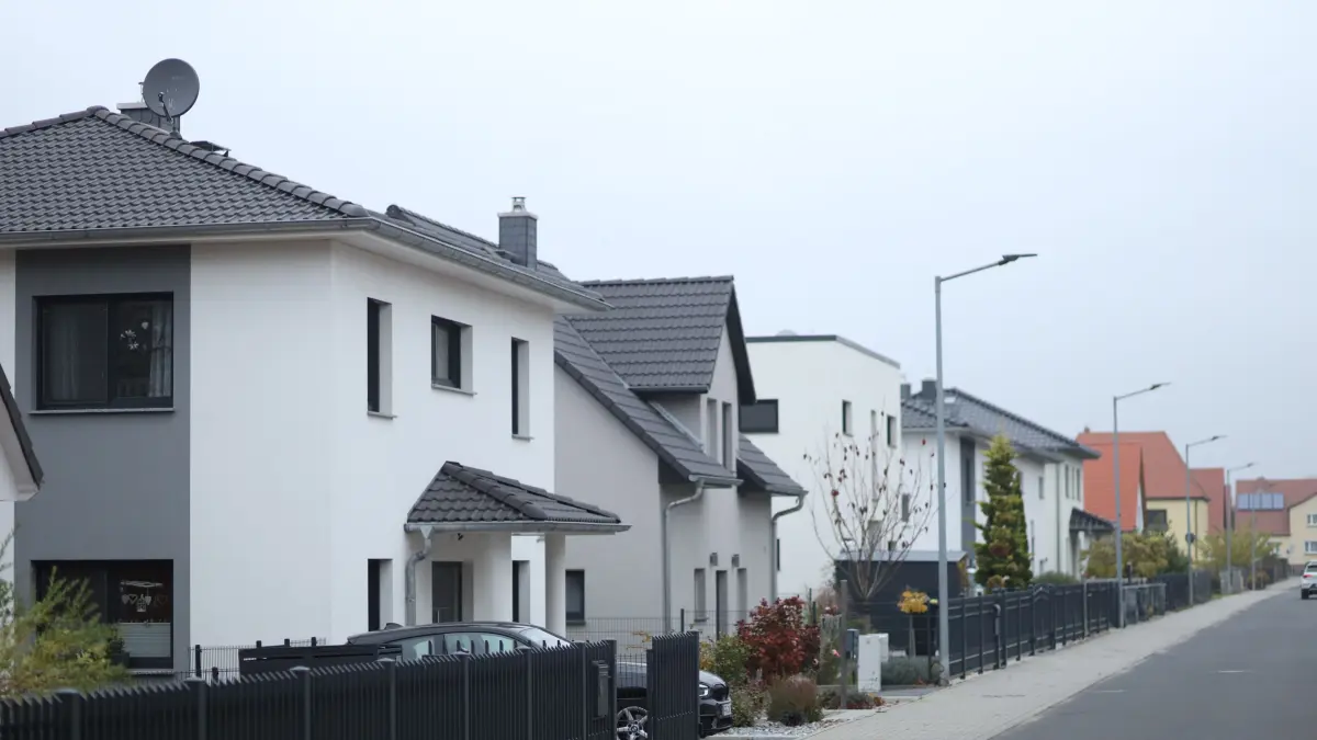 Häuserzeile in Hansa Nord in Frankfurt (Oder): Wie hoch wird der Hebesatz für die Grundsteuer B am Ende ausfallen.