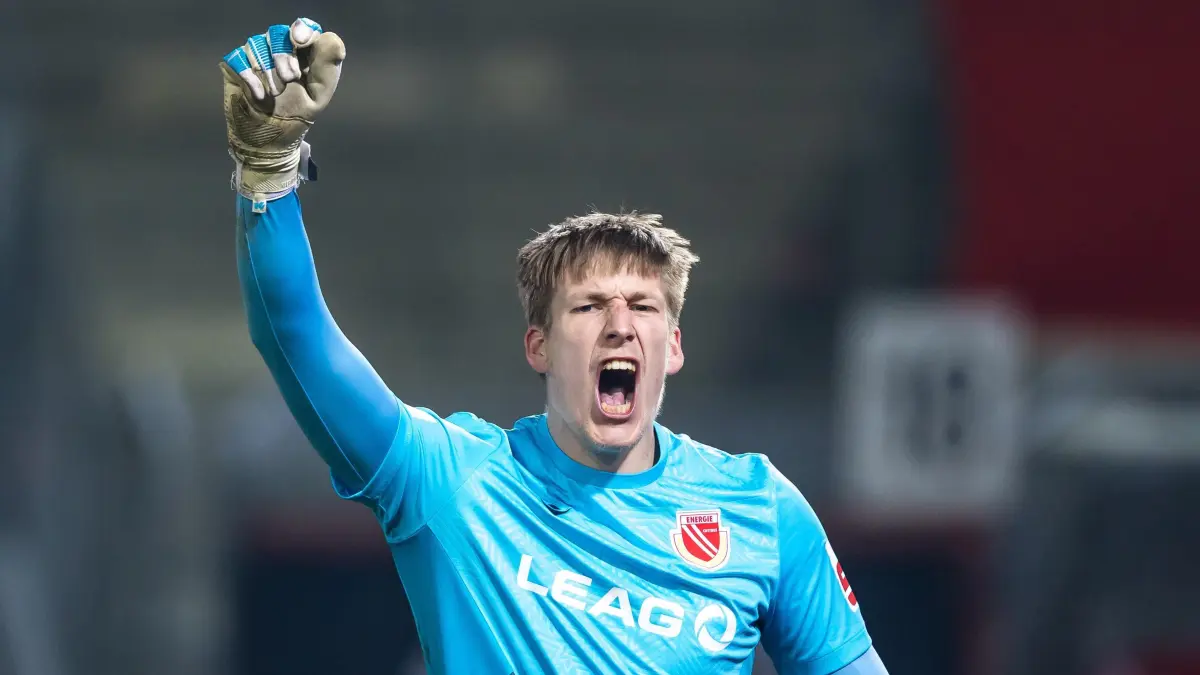 3. Liga Saison 2024/25 FC Energie Cottbus vs. Hannover 96 II: 3. Liga Saison 2024/25 FC Energie Cottbus vs. Hannover 96 II: Elias Bethke (FC Energie Cottbus)
(Wichtiger Hinweis: Der DFB untersagt die Verwendung von Sequenzbildern im Internet und in Online-Medien während des Spiels (einschließlich Halbzeit). Sperrfrist! Der DFB erlaubt die Publikation und Weiterverwertung der Bilder auf mobilfunkfähigen Endgeräten (insbesondere MMS) und über DVB-H und DMB erst nach Spielende.)