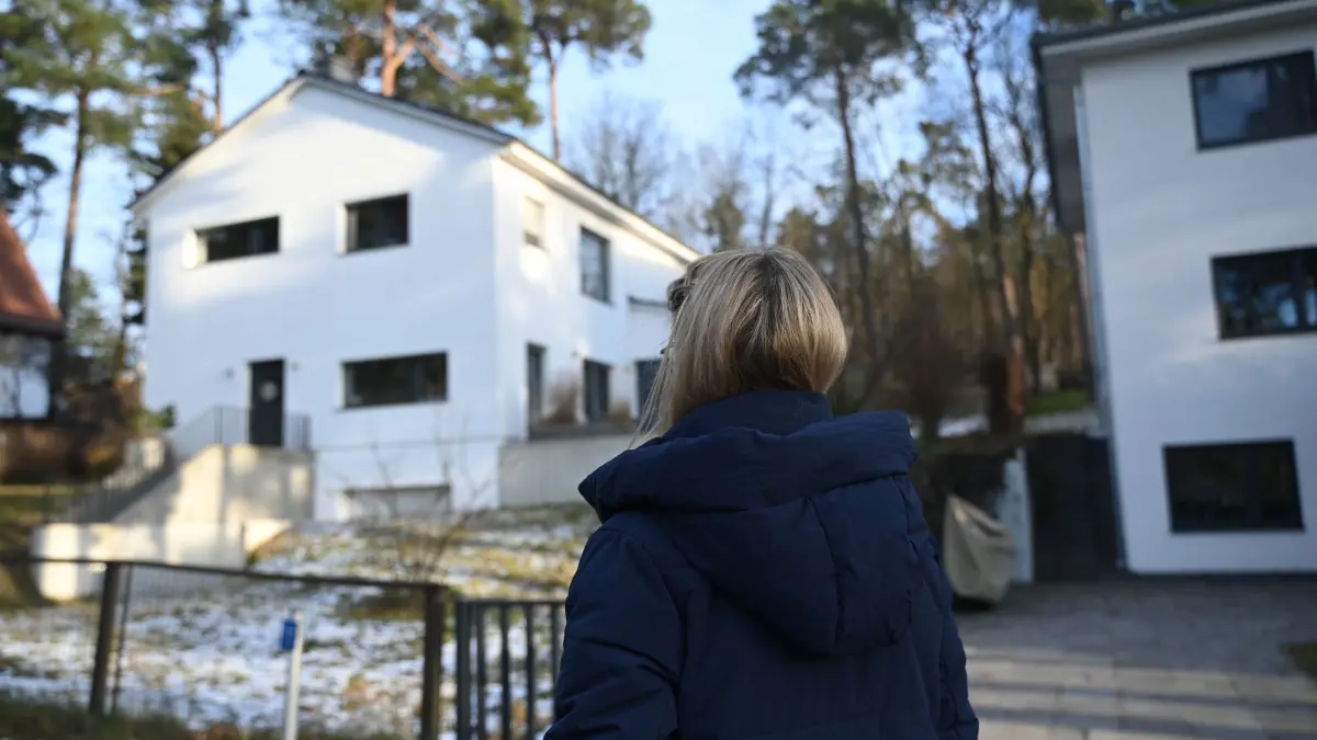 Haus in Rangsdorf: ARCHIV - 14.01.2025, Brandenburg, Rangsdorf: In der Brandenburger Gemeinde Rangsdorf droht der Zwangsabriss eines Hauses. Am Freitag soll das vom Bundesgerichtshof in Karlsruhe geklärt werden. (zu dpa: «Kein Hausabriss - Grundstücksstreit wird neu verhandelt») Foto: David Hammersen/dpa +++ dpa-Bildfunk +++
