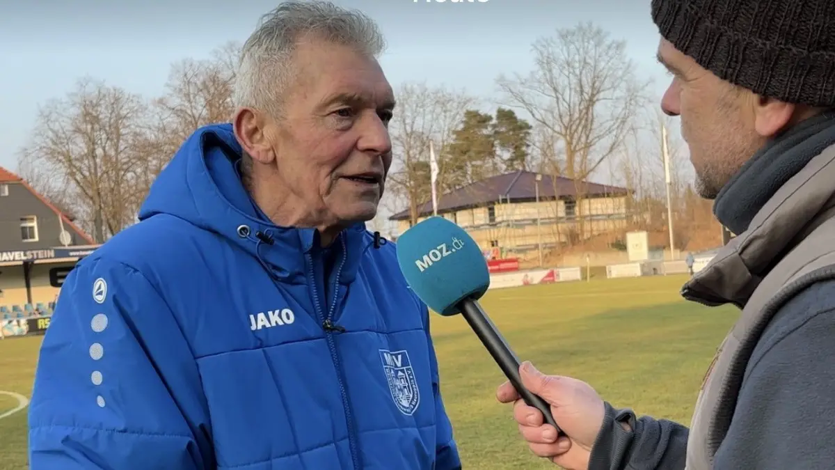 Fußball Brandenburgliga: Dietmar Demuth MSV Neuruppin nach dem Spiel beim TuS Sachsenhausen.