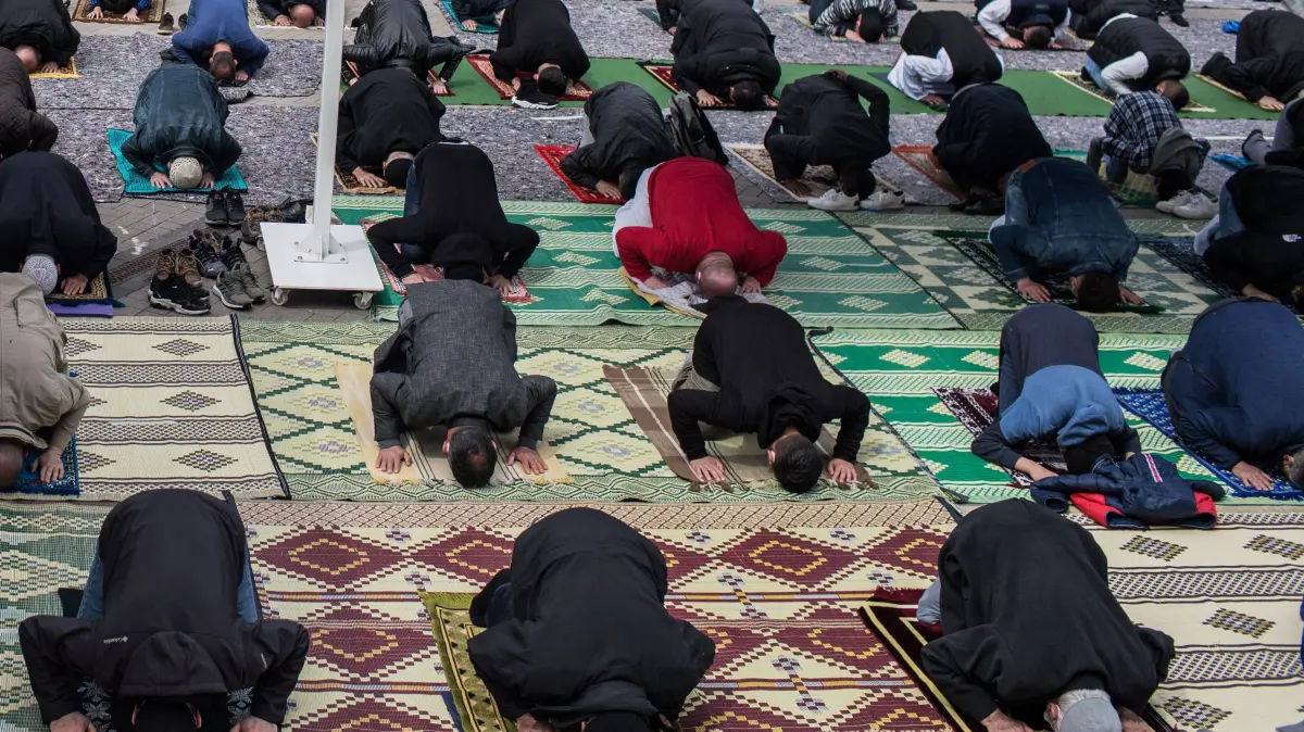 Ramadan in Hannover 2025: Hier der Kalender mit allen Gebetszeiten für den Fastenmonat.