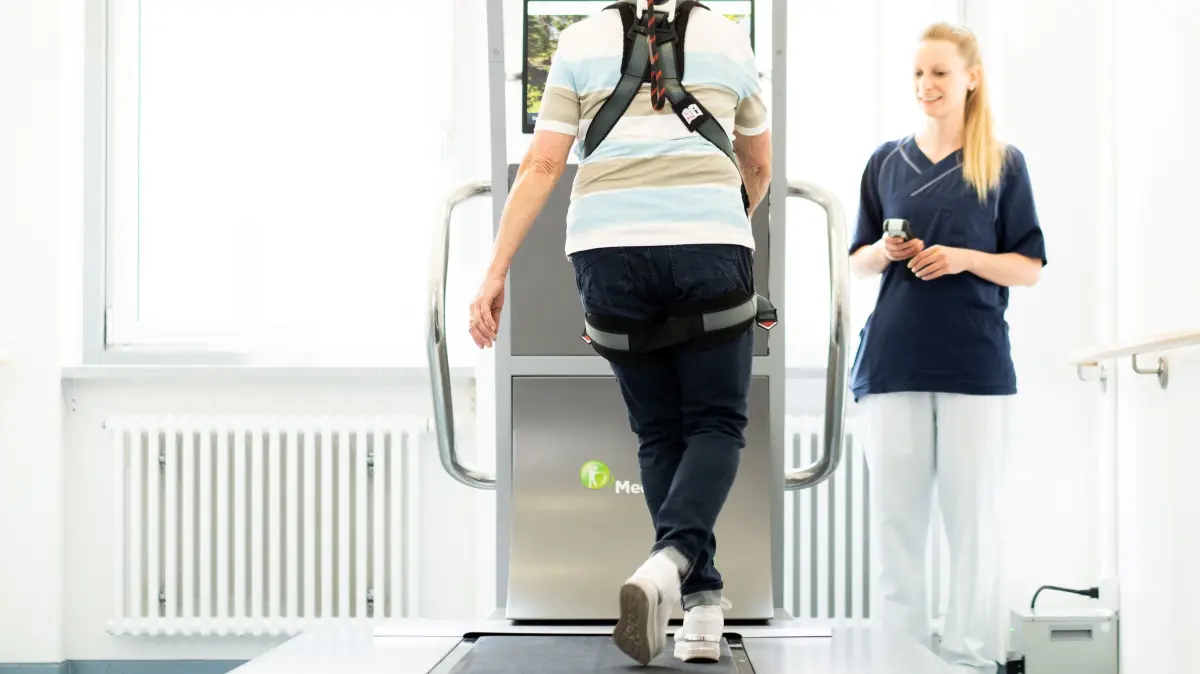 Das Training auf demPerturbationslaufbanderhöht die Gangsicherheit.