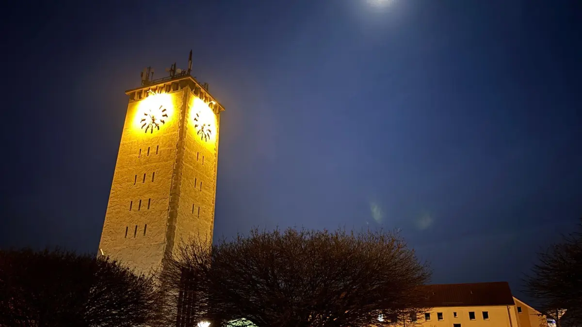 Mitten in der Nacht von Sonnabend zu Sonntag soll ein extrem lautes Geräusch die Schwarzheider aus dem Schlaf gerissen haben.
