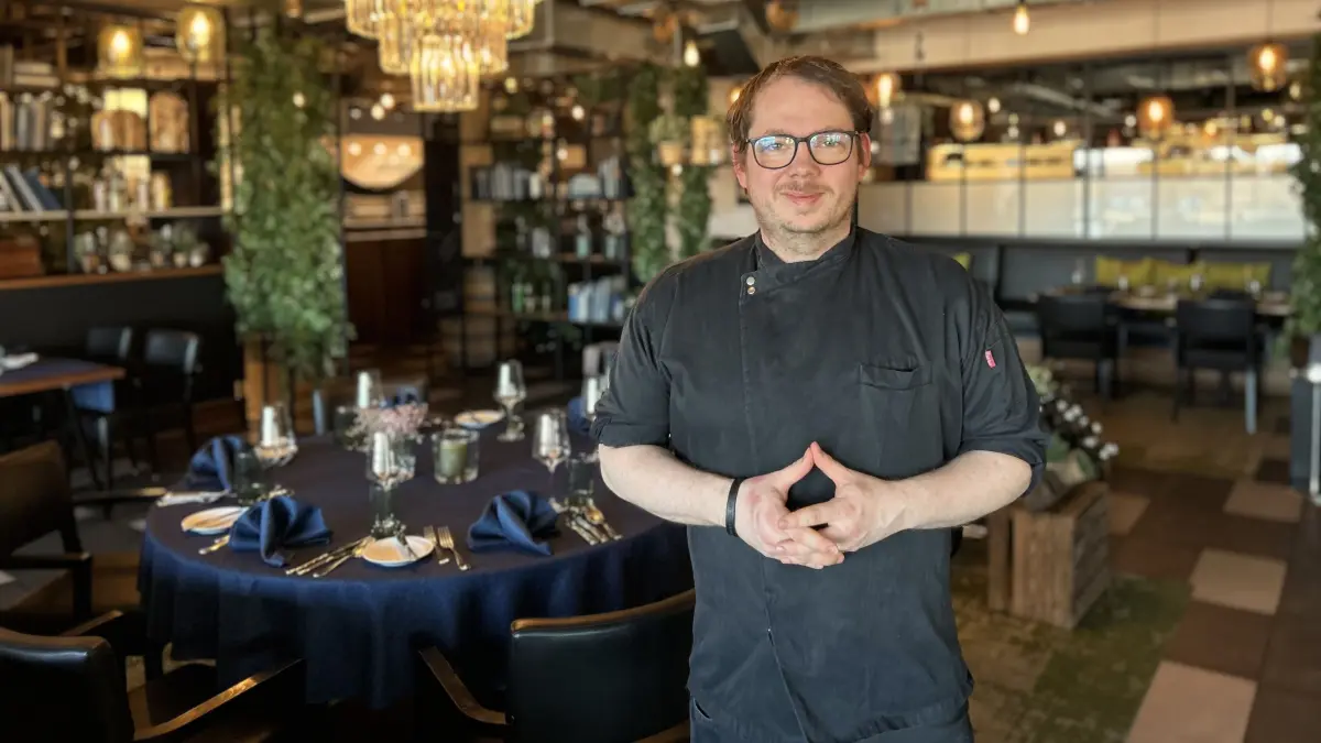 Stefan Lorenz ist Küchenchef im Restaurant Clintons in Hoppegarten.