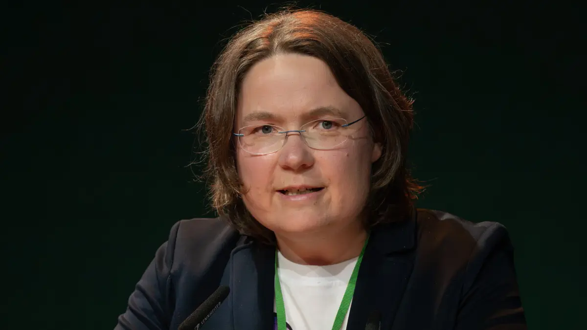 Andrea Lübcke, Kandidatin für das Amt der Landesvorsitzenden, stellt sich während des Brandenburger Landesparteitags von Bündnis 90/Die Grünen vor. (zu dpa: «Brandenburger Grüne wählen Lübcke zur Co-Landeschefin») +++ dpa-Bildfunk +++
