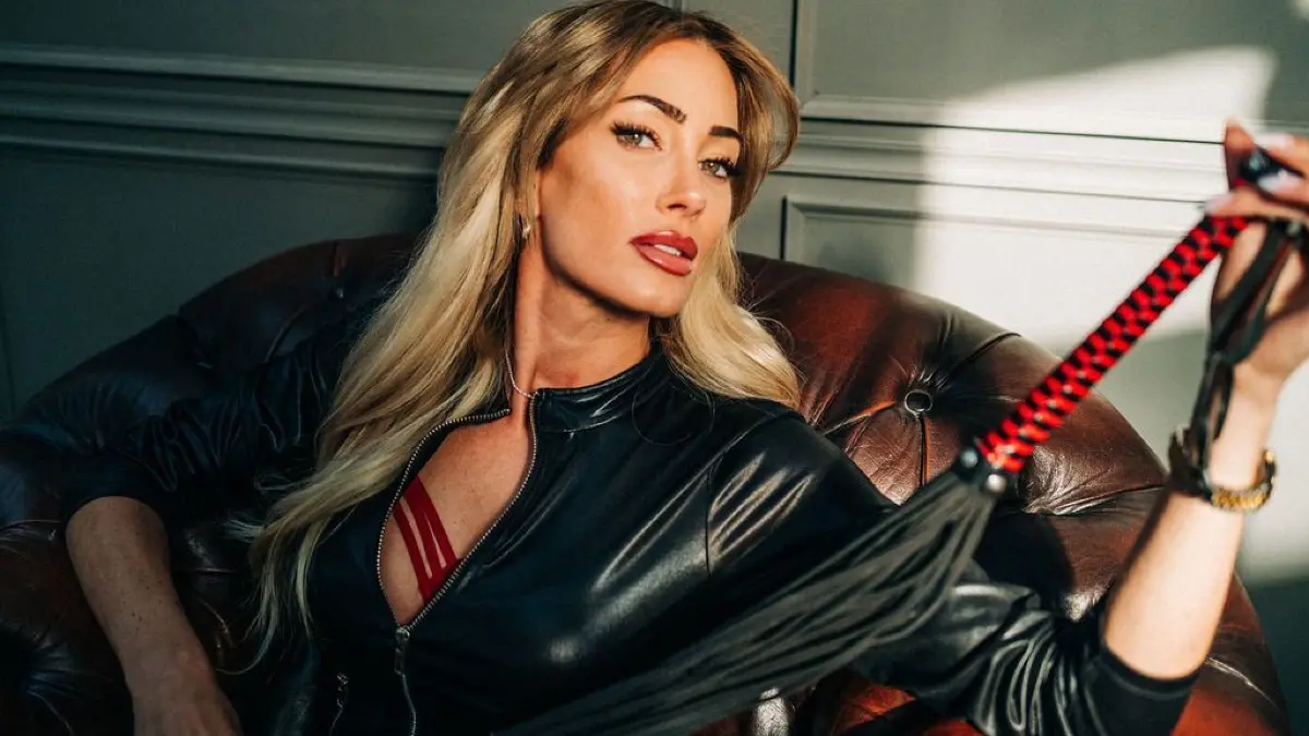 Domina Nina Workhard