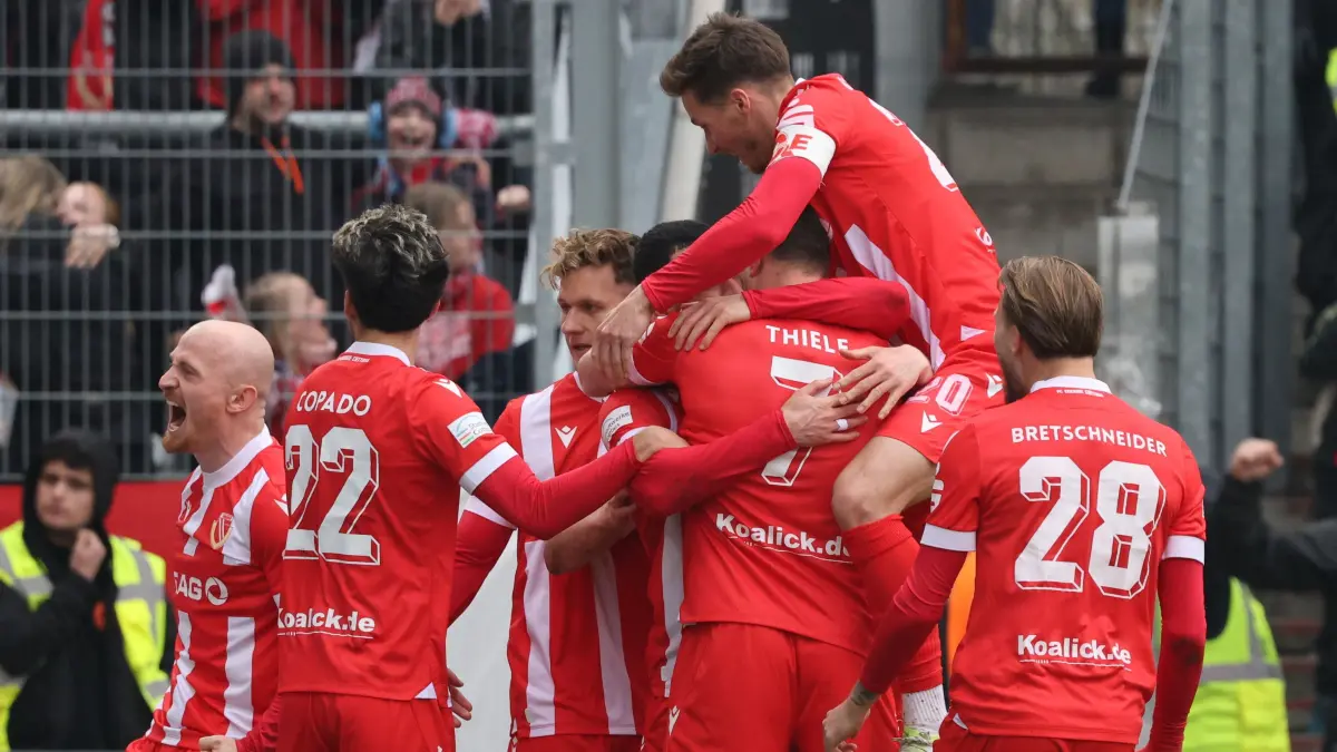 Fussball 3. Liga 2024/2025 FC Energie Cottbus - FC Erzgebirge Aue: Cottbuser Torjubel