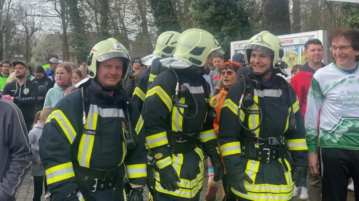 Kameraden der Feuerwehren aus Elsterwerda-Biehla (Foto) und Bad Liebenwerda gingen in Ausrüstung und zum Teil sogar mit Atemluftflasche auf dem Rücken an den Start.