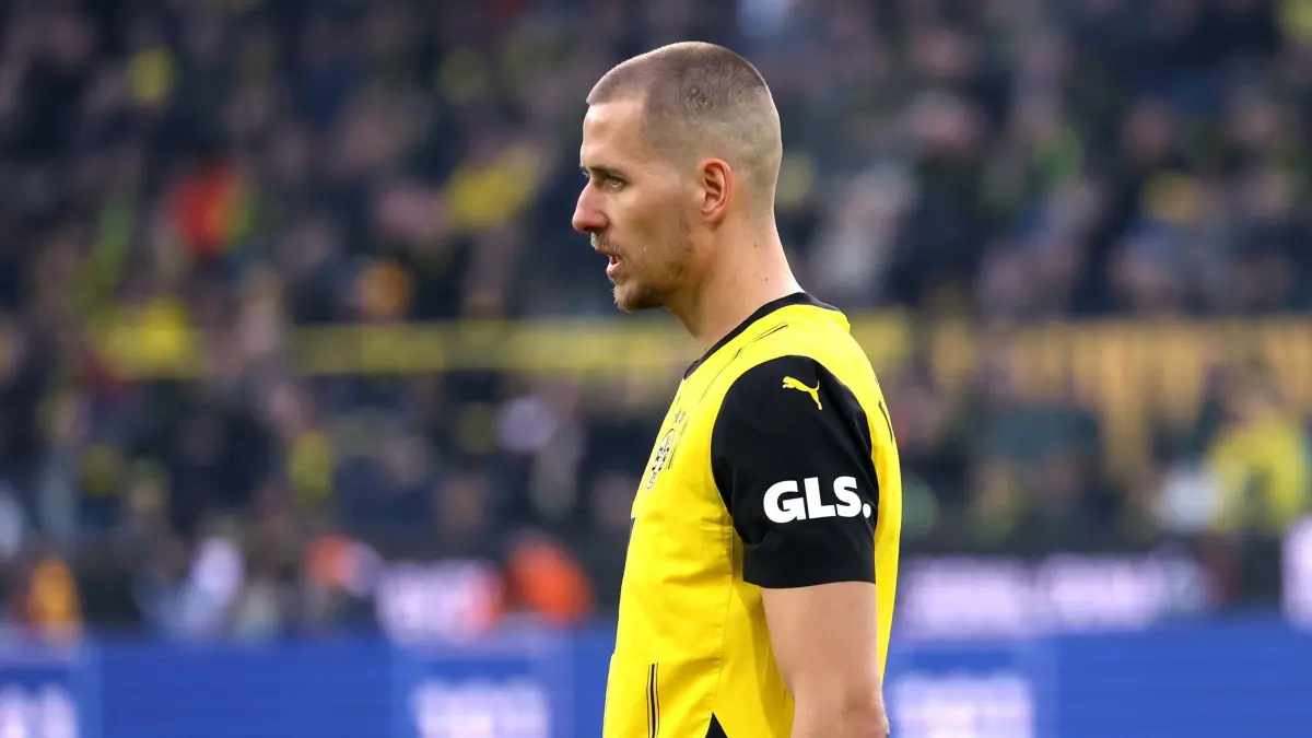 BAU // 08.02.2025 Deutschland, Dortmund Fußball Bundesliga, Saison 2024/2025, Borussia Dortmund vs. VfB Stuttgart, Waldemar Anton (BvB) enttäuscht
Gemäß den Vorgaben der DFL Deutsche Fußball Liga ist es untersagt, in dem Stadion und/oder vom Spiel angefertigte Fotoaufnahmen in Form von Sequenzbildern und/oder videoähnlichen Fotostrecken zu verwerten bzw. verwerten zu lassen.