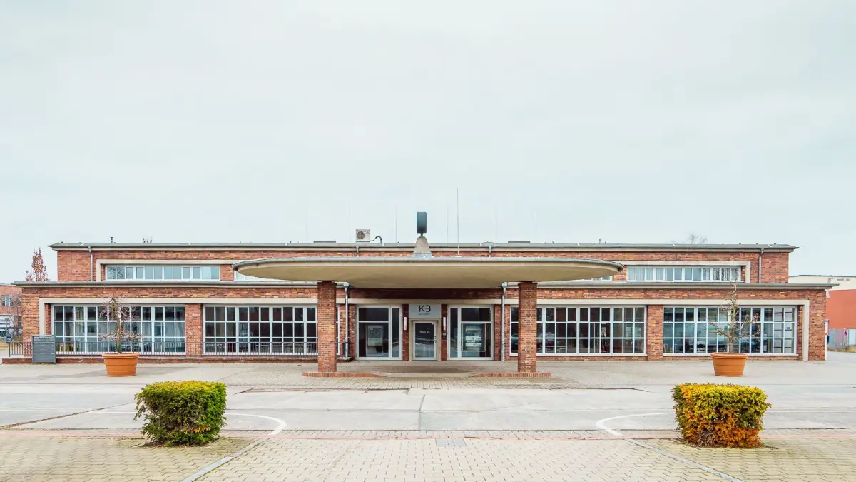 Die Tankstell auf dem Betriebsgelände der Knorr-Bremse in Berlin-Marzahn stamm von 1940.